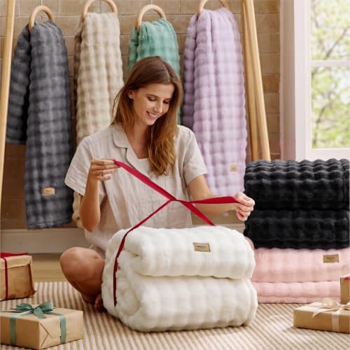 Bedsure Cloud Bubble Fleece Queen Blanket for Bed, Black, 90"×90" - Image 6