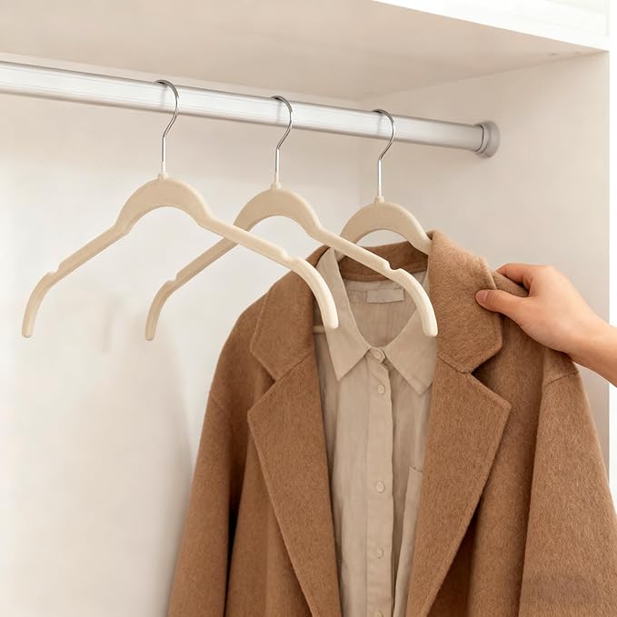 30 Pack Premium Velvet Shirt Hangers, Non-Slip Slim Flocked Felt Hangers, Space-Saving Coat Hanger with 360° Swivel Hook for Sweaters, Tops, Blouses, Strappy Dresses
