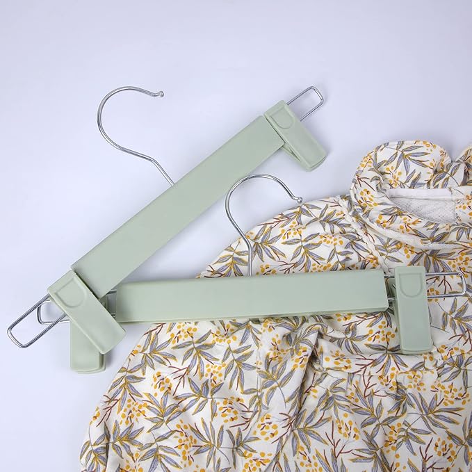 NORTHERN BROTHERS 30 Pack Plastic Pants Hangers with Clips, Adjustable Non-Slip Skirt Hangers for Women, Closet Hangers for Trousers & Shorts, Green