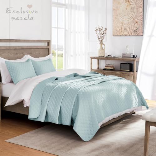 Exclusivo Mezcla Reversible California King Quilt Set, Light Blue - Image 2