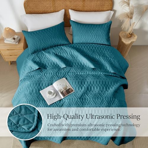 akkialla King/Cal King Quilt Set, Teal Lightweight Microfiber Bedspread Coverlet, Boho Geometric Pattern, Soft All-Season Bedding, 3-Piece (1 Quilt, 2 Pillow Shams) - Image 3