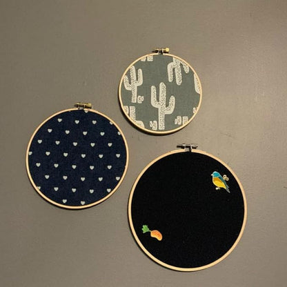 Round Badge Brooch Display Wall Hanging Pin Display Glitter Board Jewelry Storage Pin Collection Banner with Bamboo Hoop for Enamel Pins Buttons and Labels (Black-Canvas)