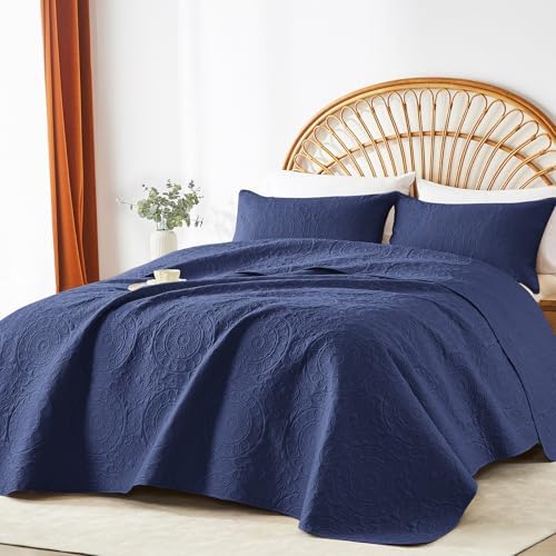 WURUIBO Navy Blue Quilt Set King/Cal King Size, Embossing Microfiber Bedspreads with Pillow Sham, Ligthweight Breathable Thin Coverlet, Reversible Bedding Set for All Season (1 Quilt, 2 Pillow Shams) - Image 2