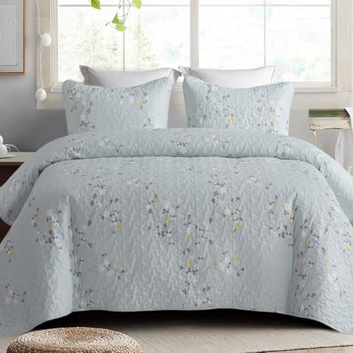 Exclusivo Mezcla Reversible Boho California King Quilt, Light Blue by ExclusivoMezcla