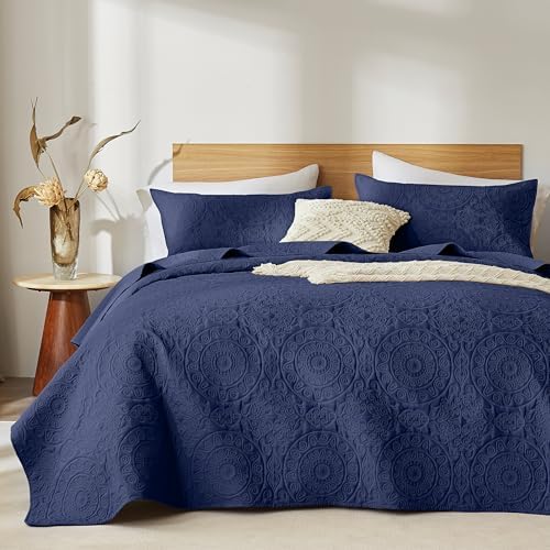 WURUIBO Navy Blue Quilt Set King/Cal King Size, Embossing Microfiber Bedspreads with Pillow Sham, Ligthweight Breathable Thin Coverlet, Reversible Bedding Set for All Season (1 Quilt, 2 Pillow Shams) by WURUIBO