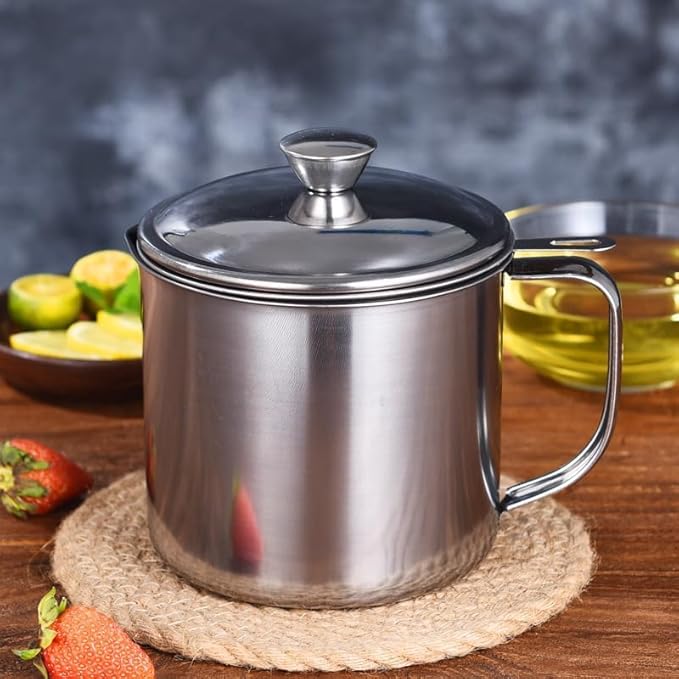 Grease Container, Bacon Grease Container with Strainer, Cooking Oil Keeper with Lid and Easy-Grip Handle (1 L)