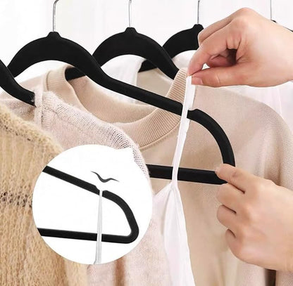 Velvet Clothing Hangers, Non Slip Ultra Slim Space Saving Design, 360 Degree Swivel Hook, Heavy Duty for Suits Coats Pants Dresses, 50 Pack Black