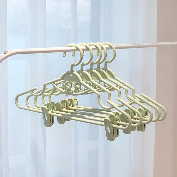 Plastic Hangers 20 Pack with Clips, 360°Swivel Hook Space-Saving Clothes Hangers, Lightweight Hangers for Pants, Coats, Dresses (Color : Green)