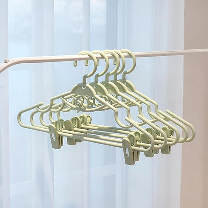 Plastic Hangers 20 Pack with Clips, 360°Swivel Hook Space-Saving Clothes Hangers, Lightweight Hangers for Pants, Coats, Dresses (Color : Green)