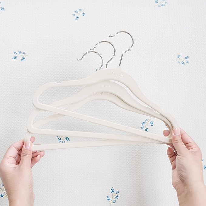3 Sprouts Velvet Baby Hangers - Non-Slip Hangers for Infant and Toddler Clothes - Slim Space-Saving Design with Nordic Colors for Nursery - 30 Pack - Cream