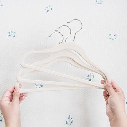 3 Sprouts Velvet Baby Hangers - Non-Slip Hangers for Infant and Toddler Clothes - Slim Space-Saving Design with Nordic Colors for Nursery - 30 Pack - Cream