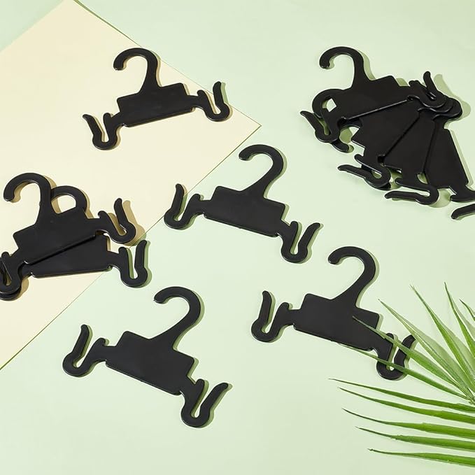 AHANDMAKER 10Pcs Plastic Sandal Hangers, 4.4x3.7Inch Black Slipper Holder, Shoe Rack for Flip Flops, Small Shoe Hooks Hanging Rack, Shoe Clothes Scarf Holders, Retail Beach Shop Display Home Storage