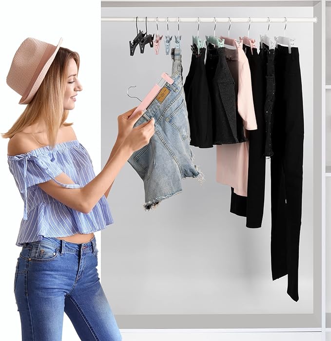 10 Pack Skirt Hangers, PantsHangers with Clips，360 ° Swivel Hooks Space Saving Hangers for Pants, Skirts, Clothes, Jeans，Pink