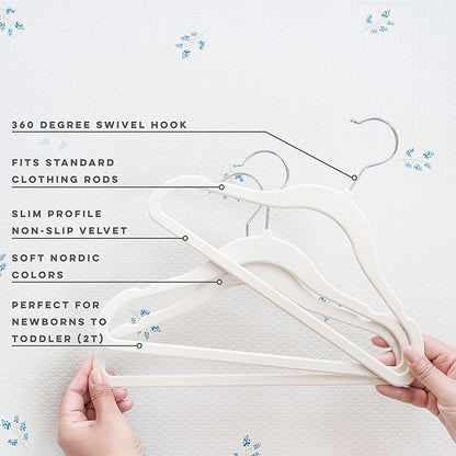 3 Sprouts Velvet Baby Hangers - Non-Slip Hangers for Infant and Toddler Clothes - Slim Space-Saving Design with Nordic Colors for Nursery - 30 Pack - Beige