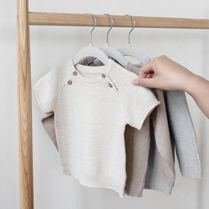 3 Sprouts Velvet Baby Hangers - Non-Slip Hangers for Infant and Toddler Clothes - Slim Space-Saving Design with Nordic Colors for Nursery - 30 Pack - Gray