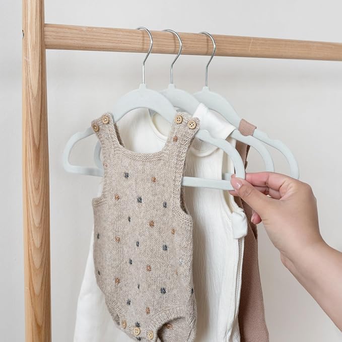 3 Sprouts Velvet Baby Hangers - Non-Slip Hangers for Infant and Toddler Clothes - Slim Space-Saving Design with Nordic Colors for Nursery - 30 Pack - Blue