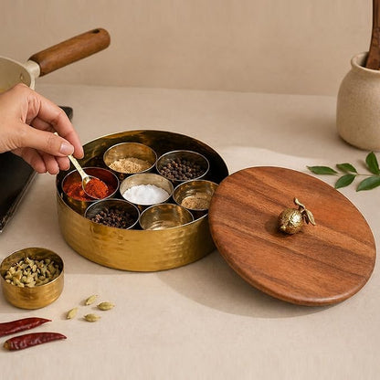 Elan Dabbahs and Days Spice Box with Stylish Lemon Knob |Stainless Steel with Wooden lid Masala Dabba | Masala Dani With 7 Containers and Small Spoon | Kitchen Spice Organiser (Antique Gold and Wood)