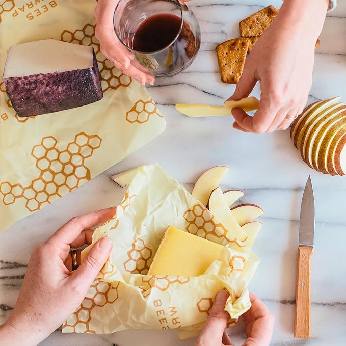 Bee's Wrap Beeswax Wraps for Food - 3 Pack of Large Beeswax Wraps - Plastic Free Made in USA Reusable Natural Food Wrap - Honeycomb Print