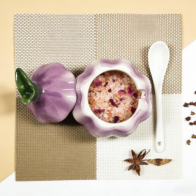 Ceramic Salt Container、Cute Onion Shaped Salt Cellar 、Salt Cellar with Lid and Spoon、Multi-Purpose Kitchen Spice Container for Salt Sugar or Spices Storage （Purple）
