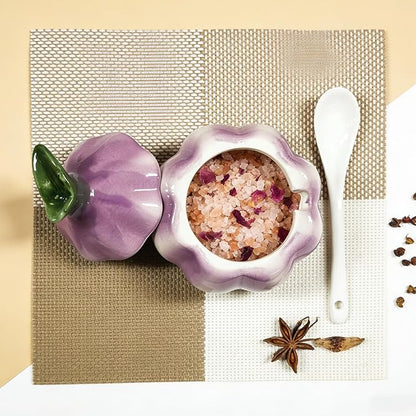 Ceramic Salt Container、Cute Onion Shaped Salt Cellar 、Salt Cellar with Lid and Spoon、Multi-Purpose Kitchen Spice Container for Salt Sugar or Spices Storage （Purple）