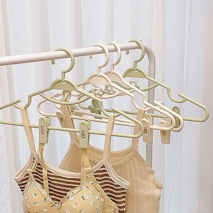 Plastic Hangers 20 Pack with Clips, 360°Swivel Hook Space-Saving Clothes Hangers, Lightweight Hangers for Pants, Coats, Dresses (Color : Beige)