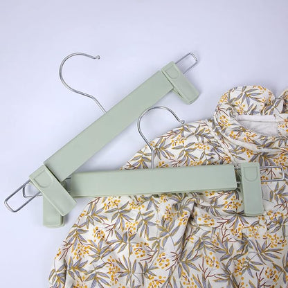 NORTHERN BROTHERS 30 Pack Plastic Pants Hangers with Clips, Adjustable Non-Slip Skirt Hangers for Women, Closet Hangers for Trousers & Shorts, Green