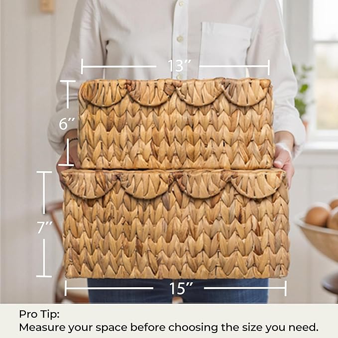 StorageWorks Wicker Basket with Scalloped Edge Lid, Water Hyacinth Basket with Built-in Handles, Handwoven Wicker Box for Living Room, 15" L x 11 ¼" W x 7" H